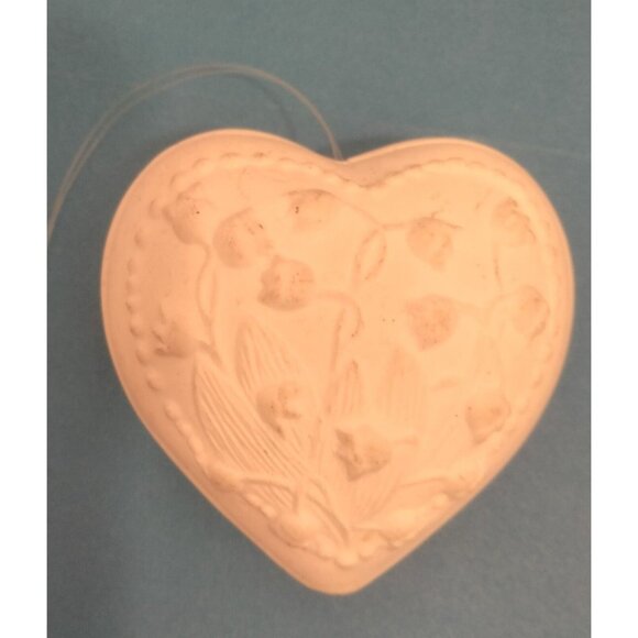 Vintage Ceramic Bisque Heart Lily of the Valley Valentine Wedding Christmas - Picture 2 of 3